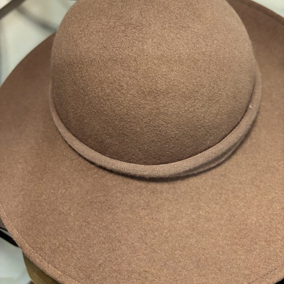 Woolen Hat with Ties Lancaster Brown - Picture 2 of 5